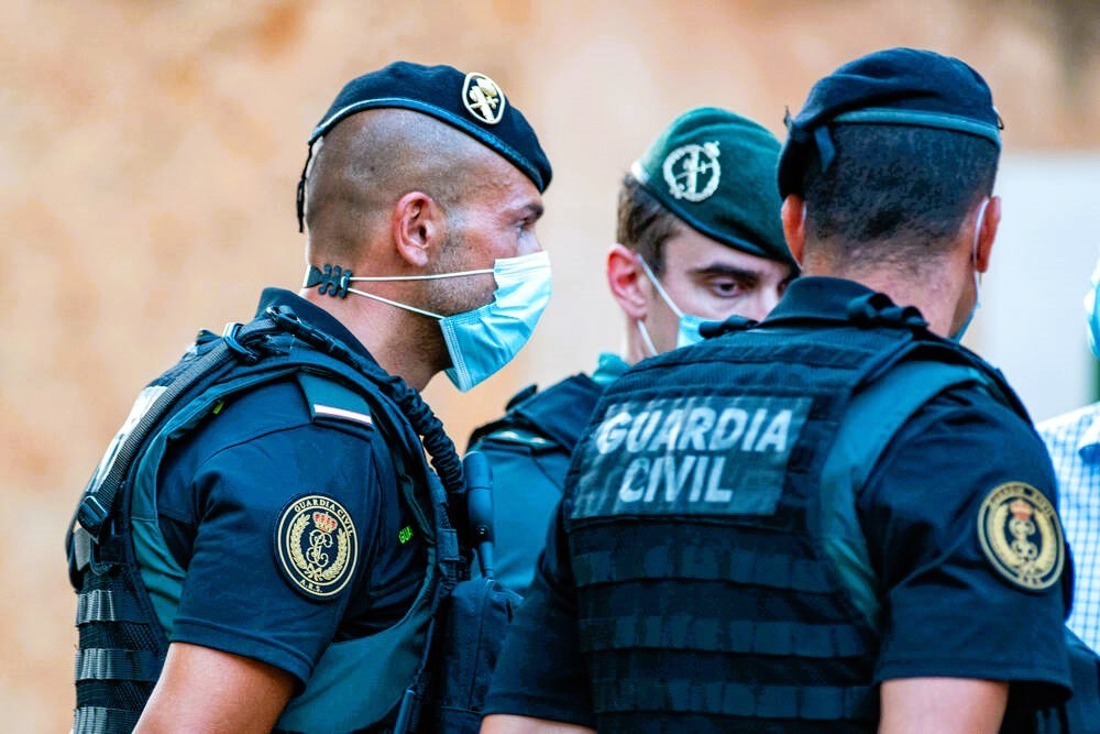 Gruselfund auf Mallorca - Polizei entdeckt zwei sitzende Leichen! War es Mord?