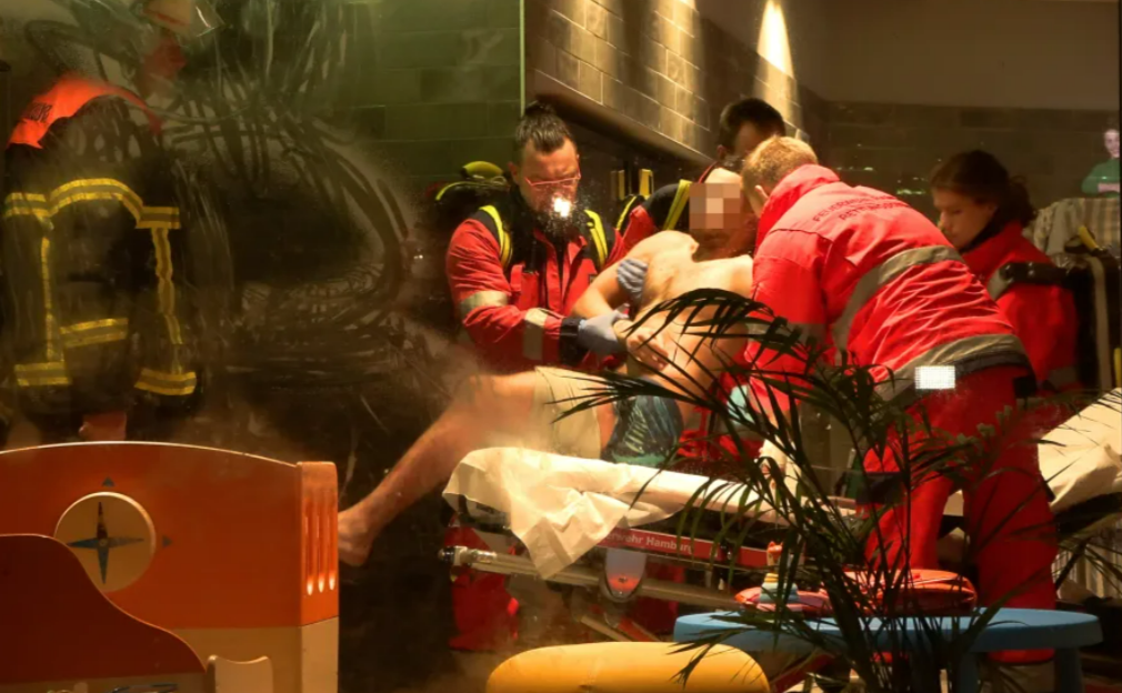 Messer-Angriff in Hamburger-Hotel! Mann jagt Gast mit Messer durch die Lobby