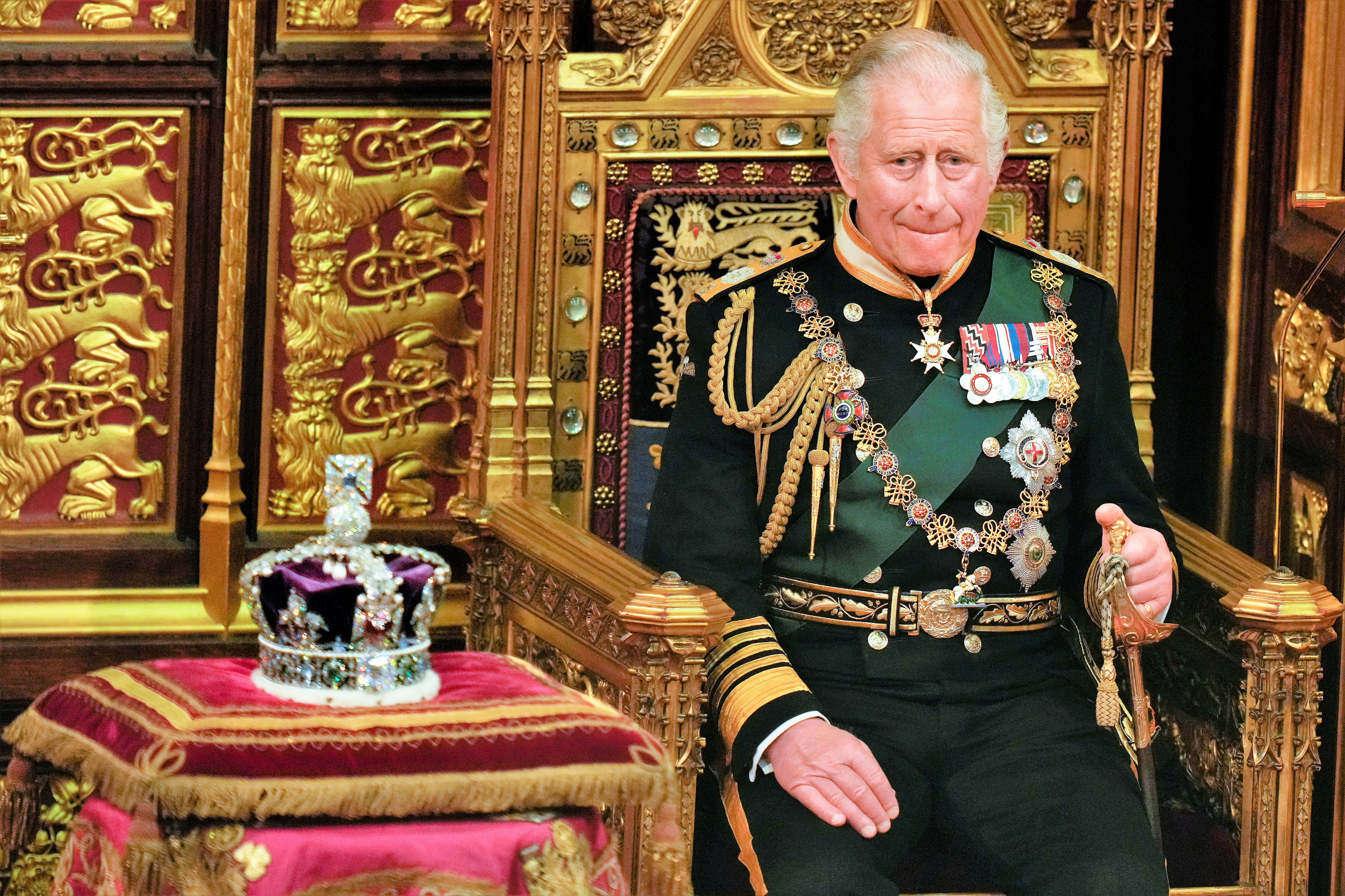 Skandal um die Netflix-Doku von Harry und Meghan - Jetzt feuert die englische Königsfamilie zurück!