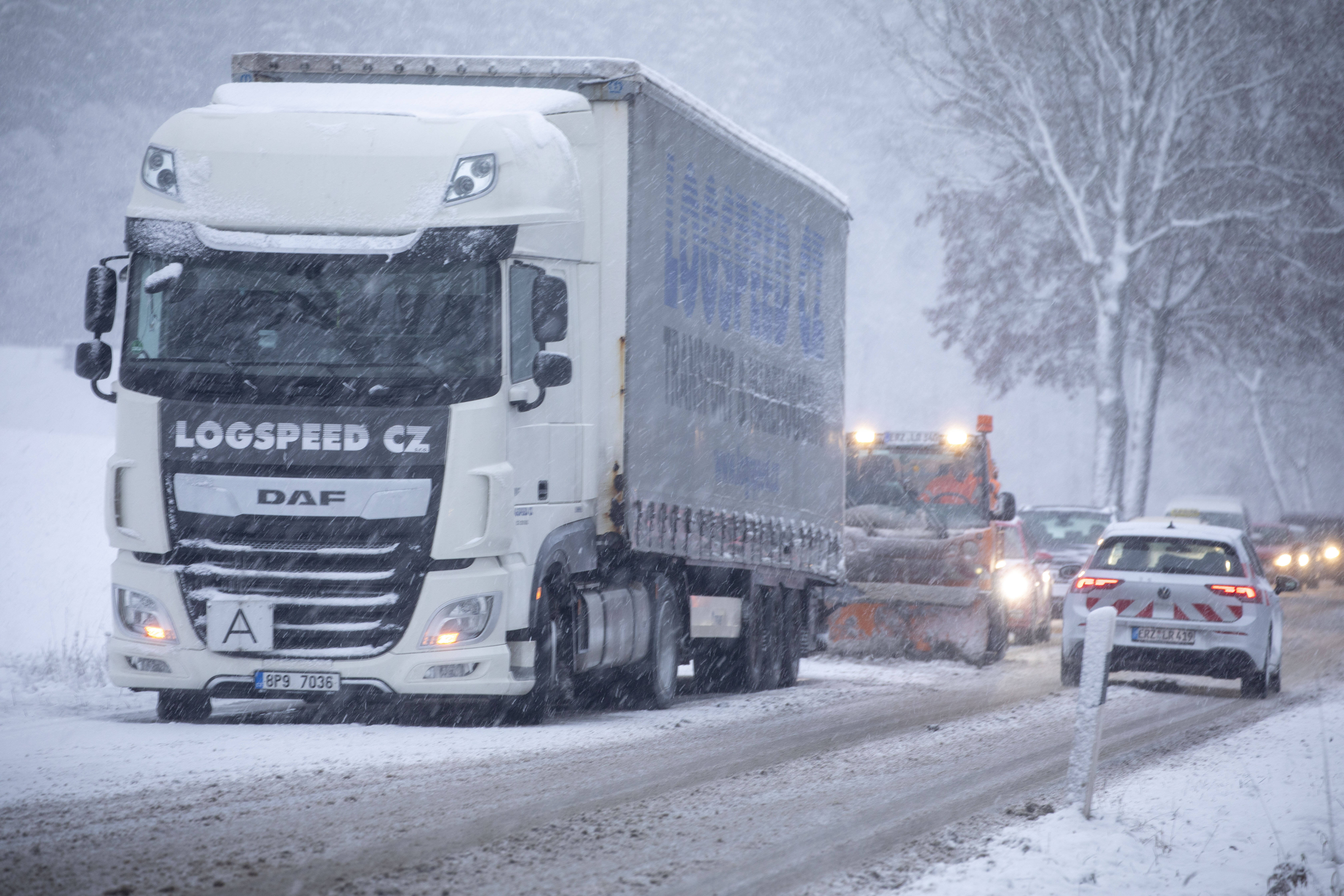 Schnee bis ins Flachland! Überraschender Wintereinbruch am Wochenende – Temperaturen fallen deutlich!